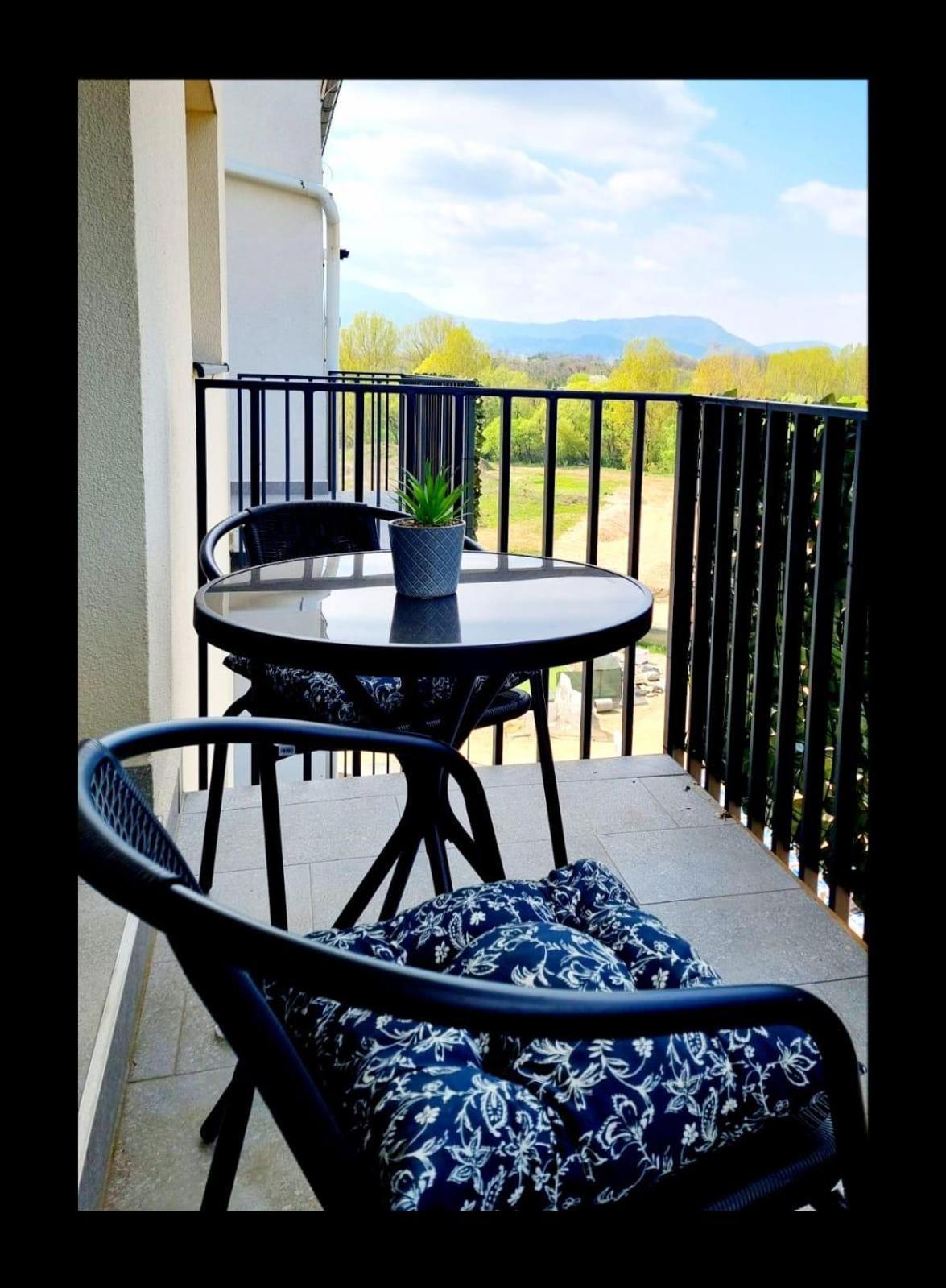 Mountain Breeze Luxury Apartment Ac & Parcare Privata Брашов Экстерьер фото